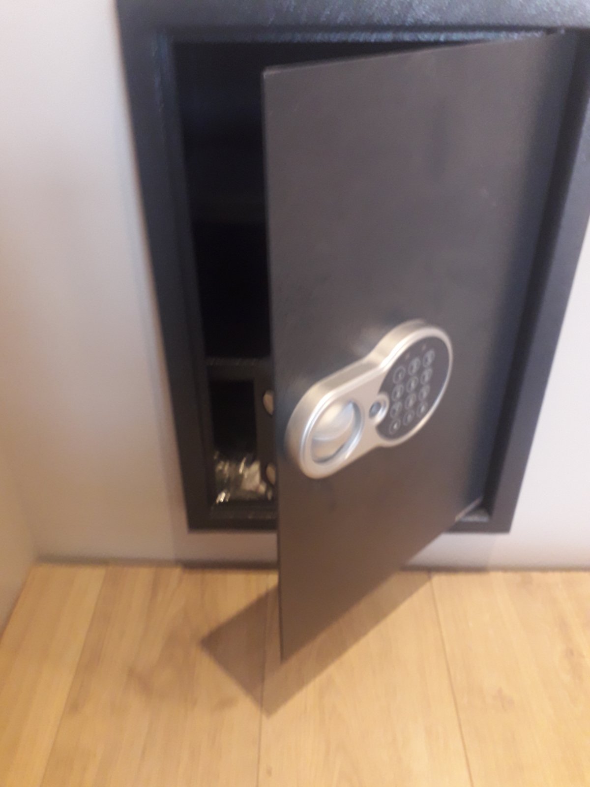 Отключване на каси и сейфове