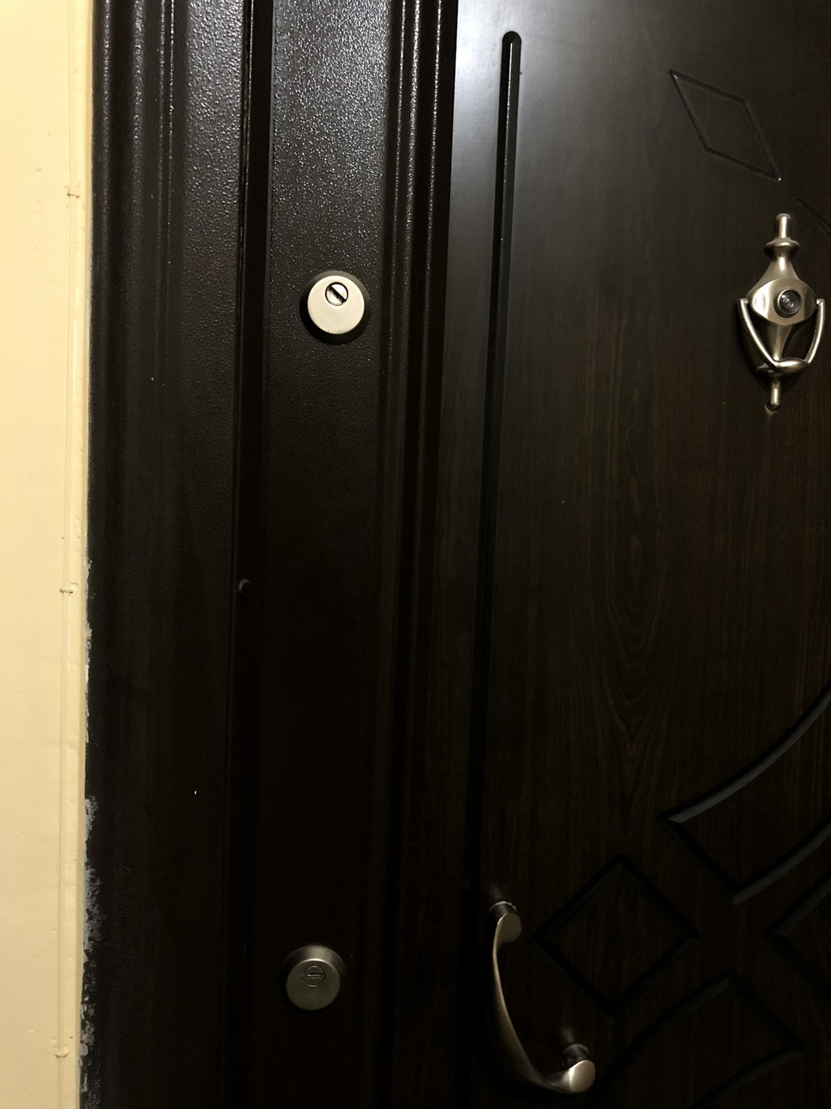 Отключване на блиндирани врати