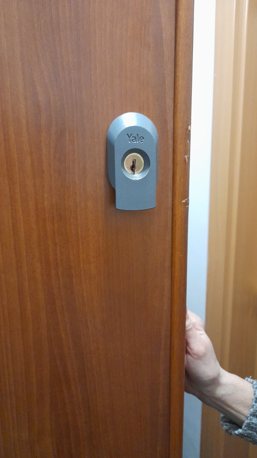 Отключване на блиндирани врати