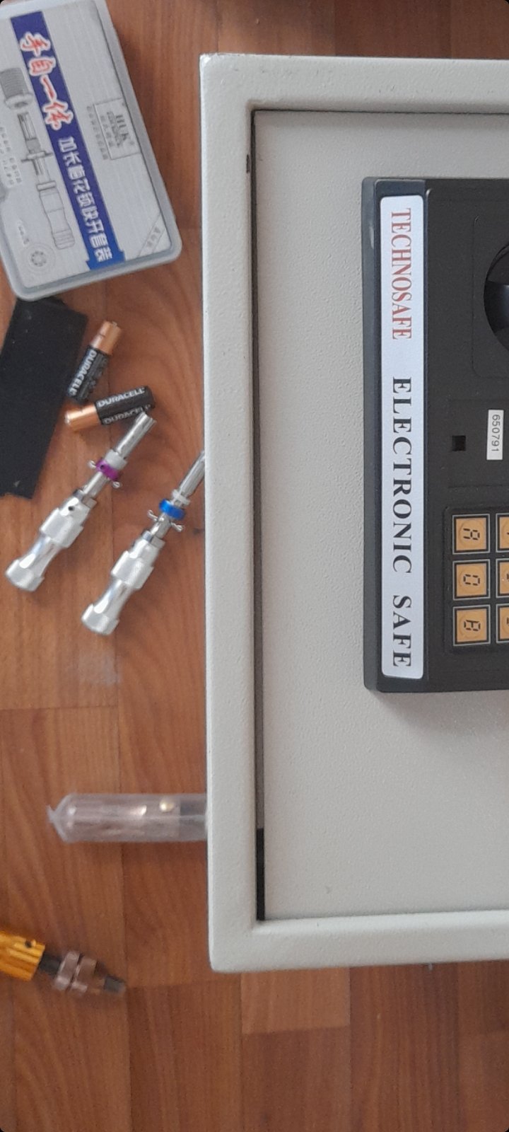 Отключване на каси и сейфове